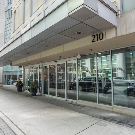Modern 2-Bedroom Condo W Floor To Ceiling Windows Toronto Exterior photo