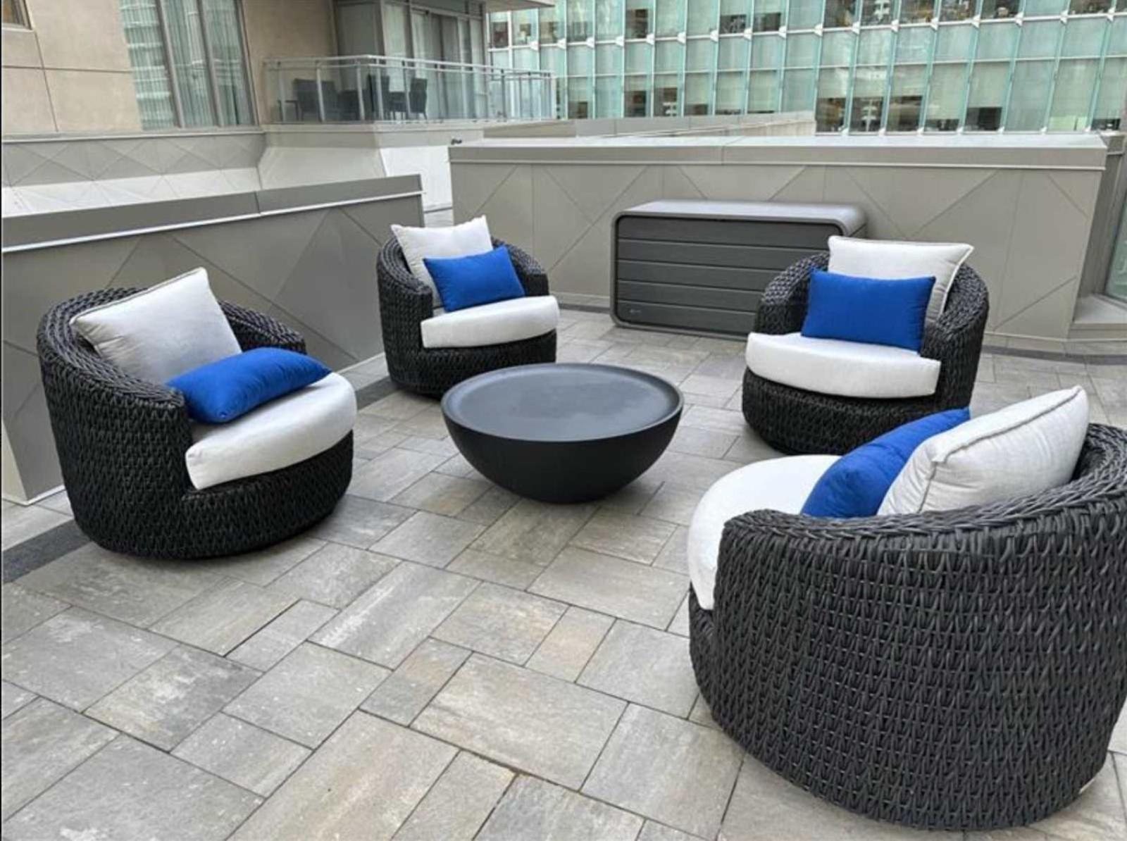 Modern 2-Bedroom Condo W Floor To Ceiling Windows Toronto Exterior photo